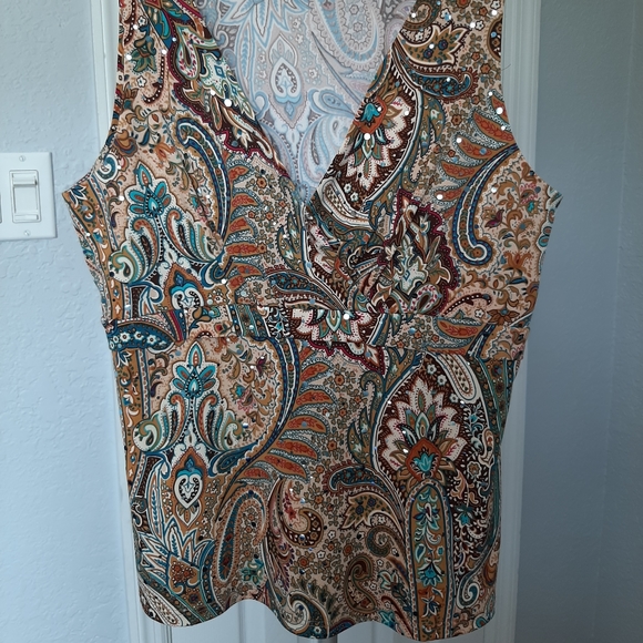 Sleeve lessTop - Picture 4 of 7